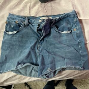 High rise Levi shorts